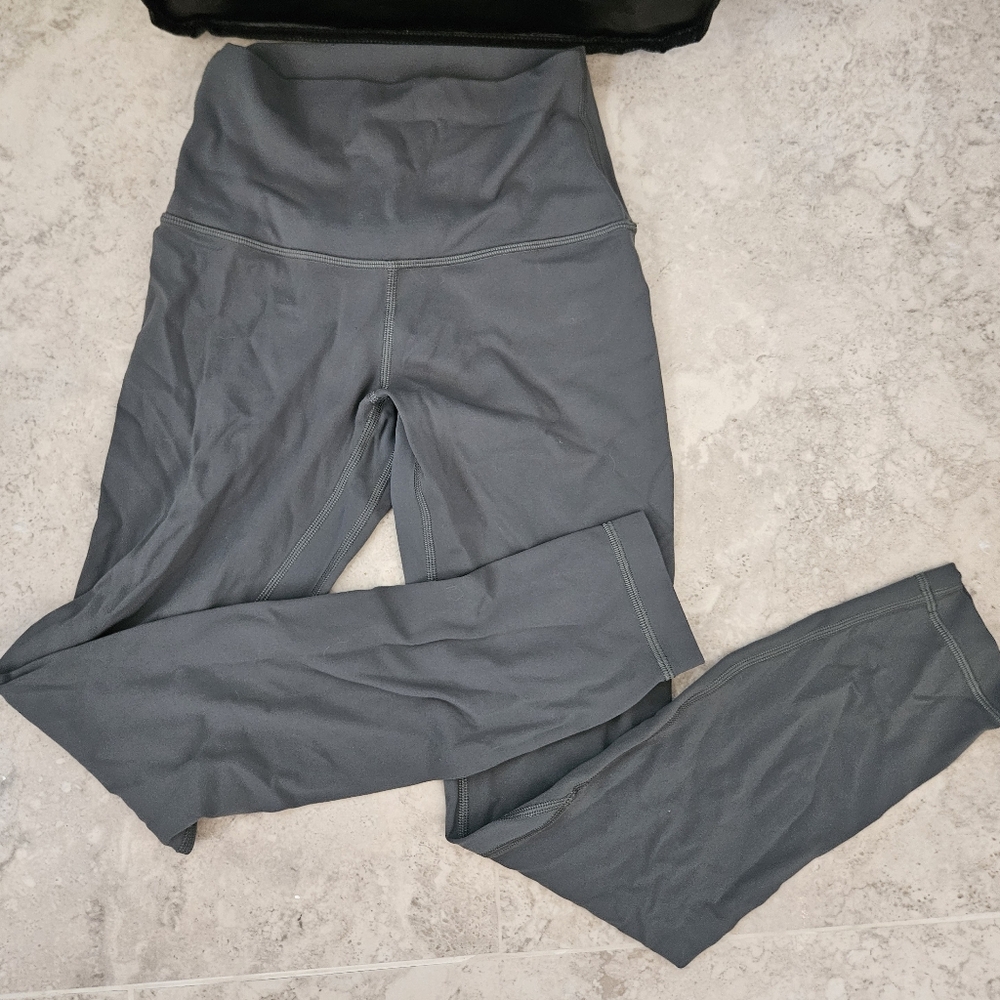 Lululemon Aligh High-Waisted Leggings Pant 25",size 2